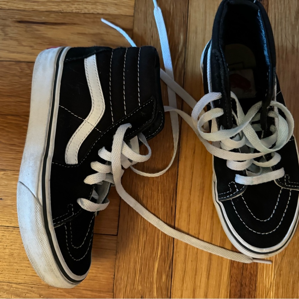 Vans skateboard sneaker size 1 youth